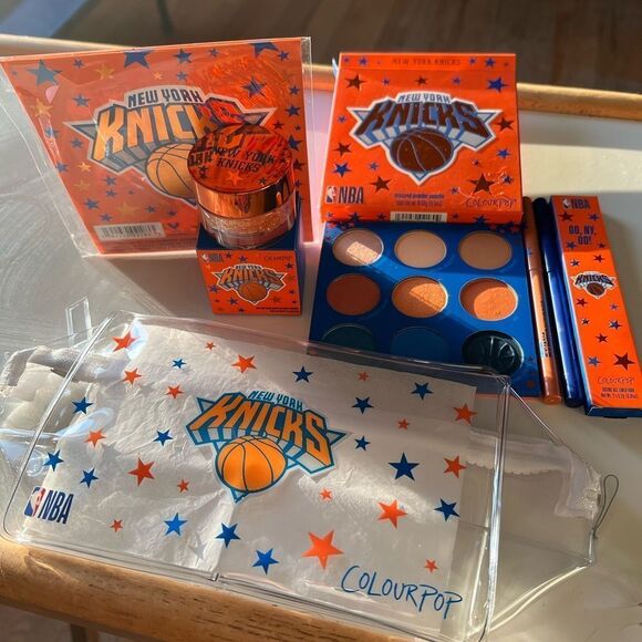 Colourpopp x NBA Limited Edition New York Knicks Makeup and Bag - Picture 1 of 12